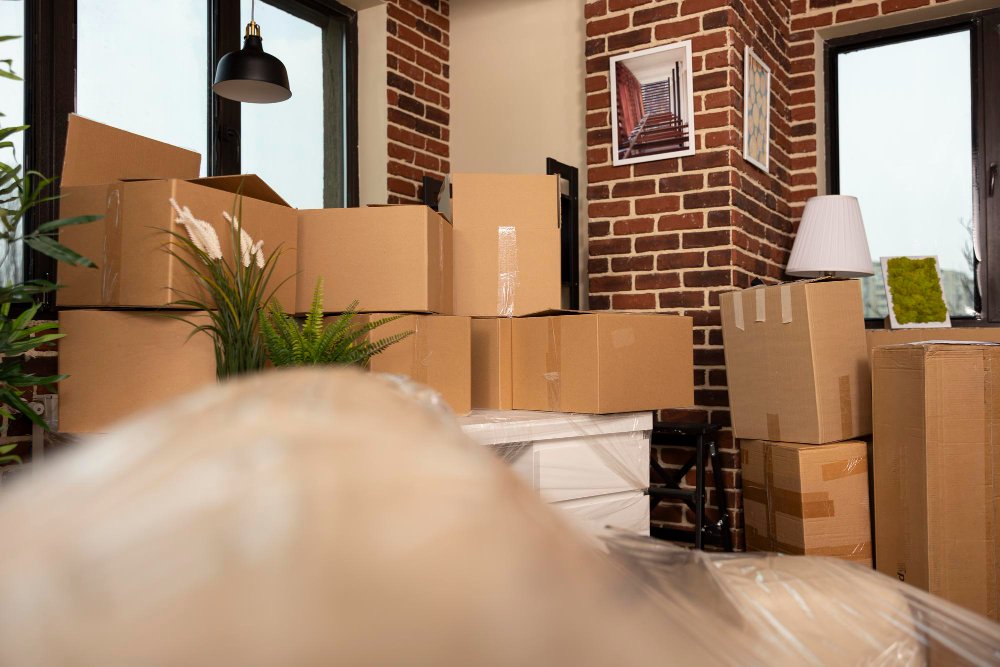 Trasloco in condominio a Monza: regole, orari e comunicazioni da rispettare prima di iniziare